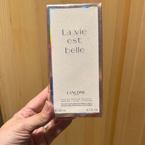 Lancome La Vie Est Belle Body Lotion - White and Gold